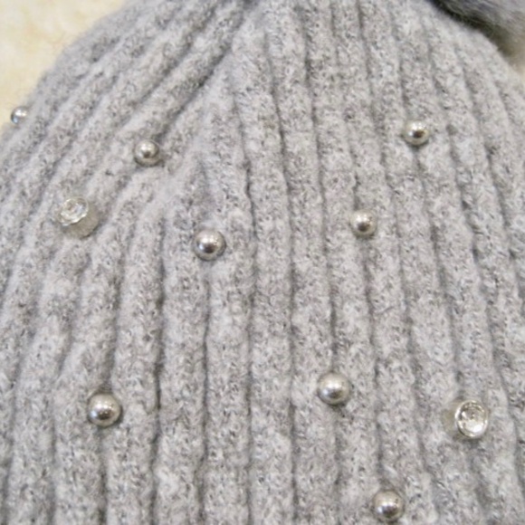 Ribbed Knit Pom Pom Hat - Picture 5 of 9